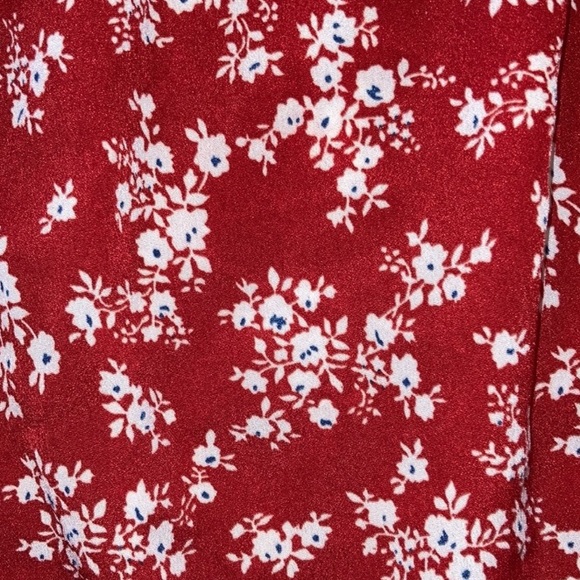 Red skirts - Picture 2 of 4